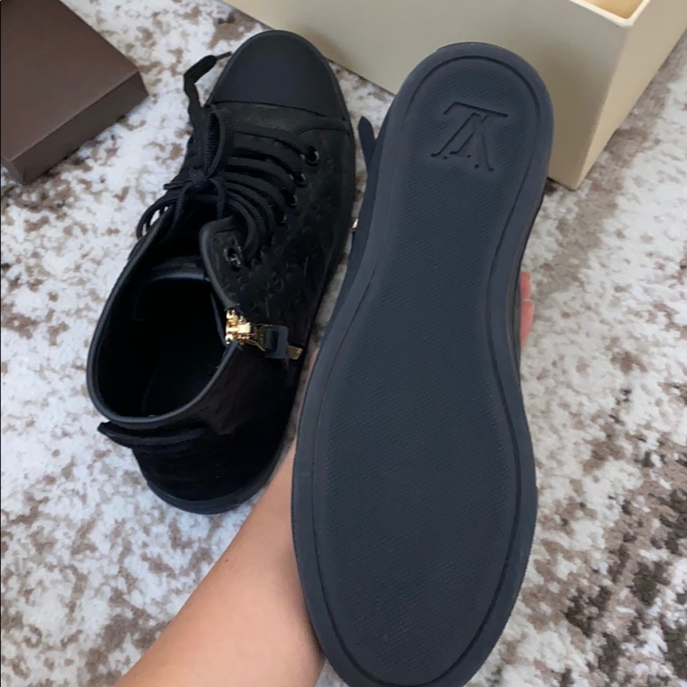 brand new -never been worn Louis Vuitton shoes! - Picture 5 of 6